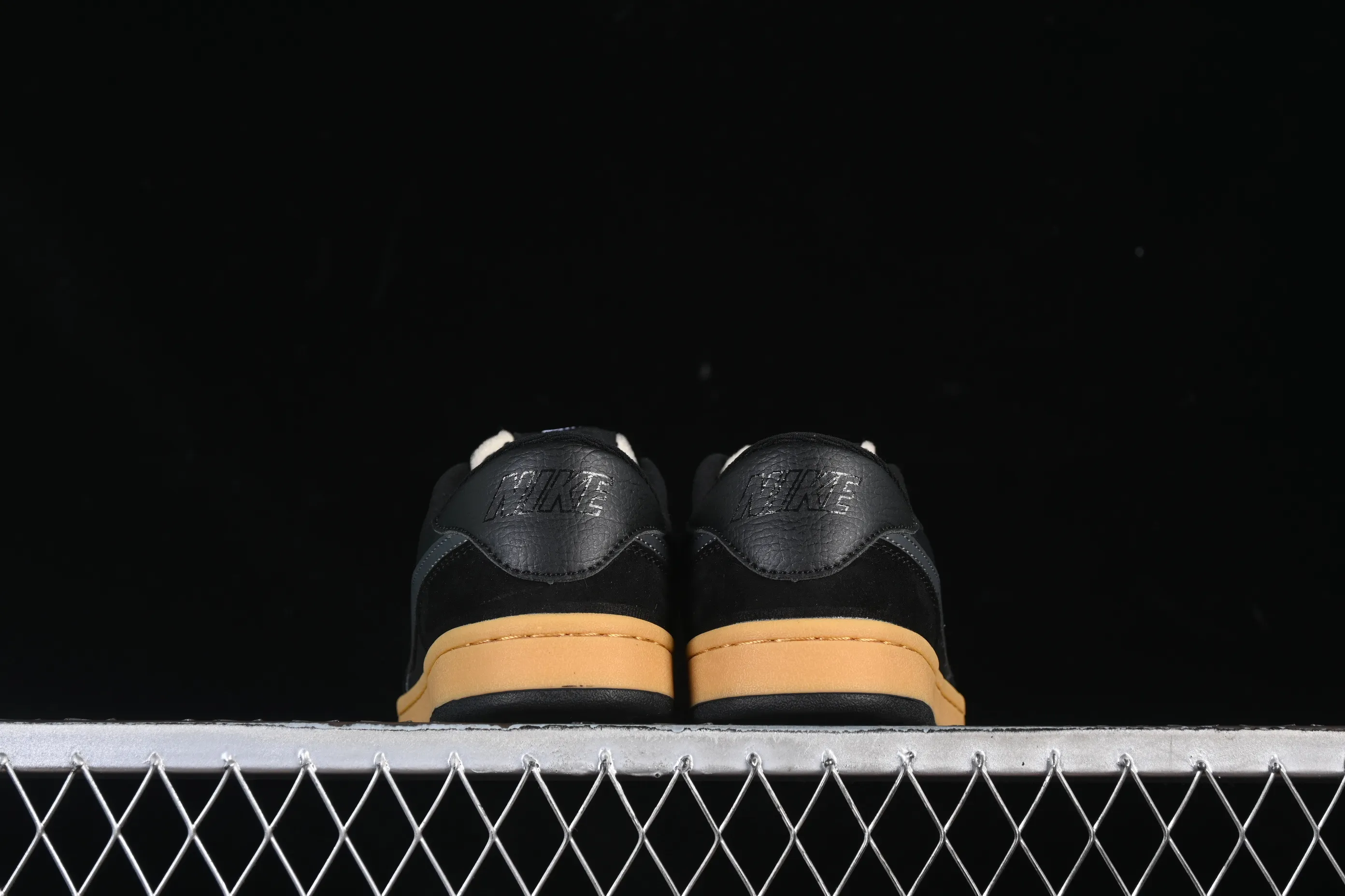 All categories Nk SB Dunk series Nike SB Fc Classic campus sneakers Nike SB Fc Classic Nike autumn and winter campus casual sneakers 909096-008